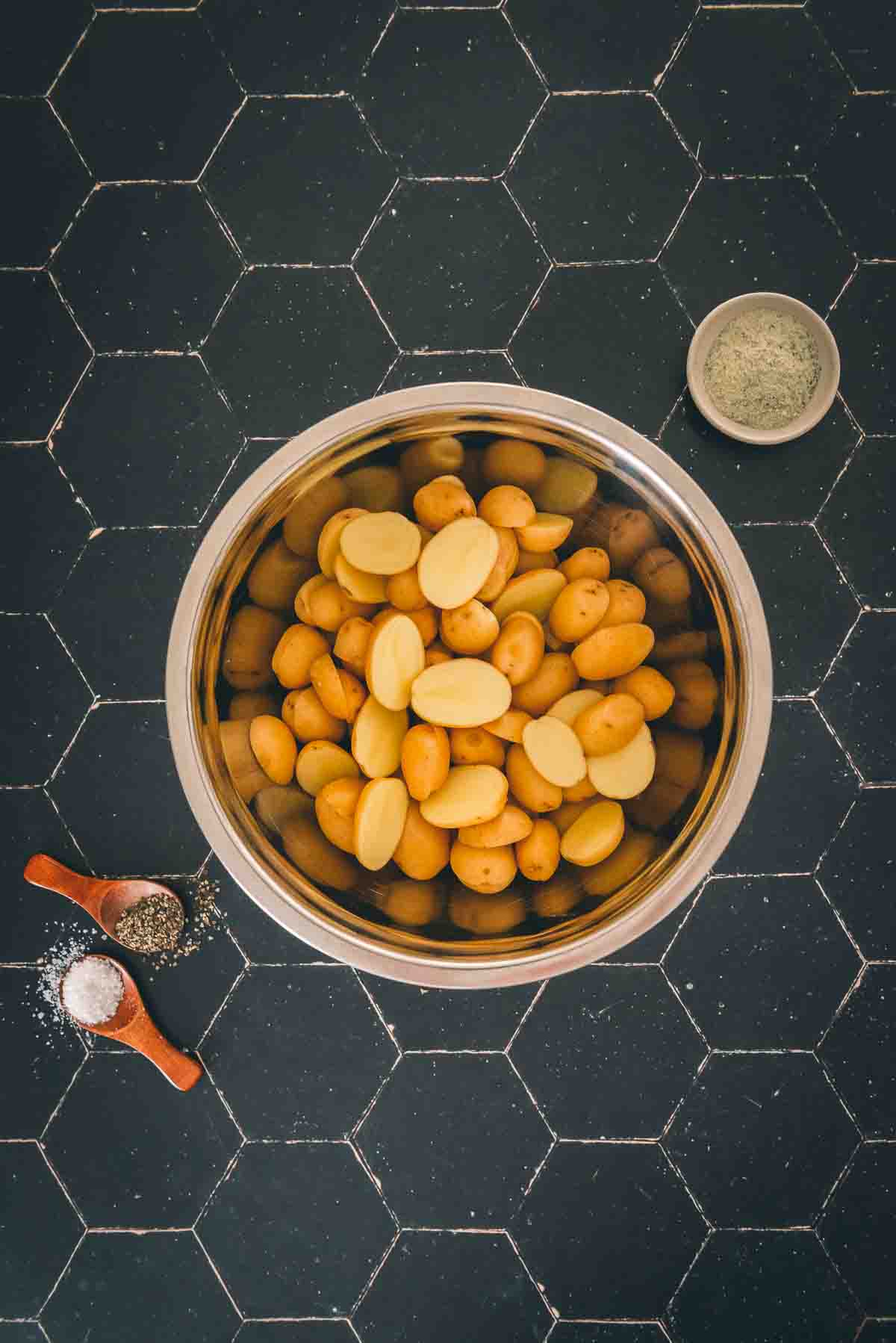 Batatas em uma tigela.