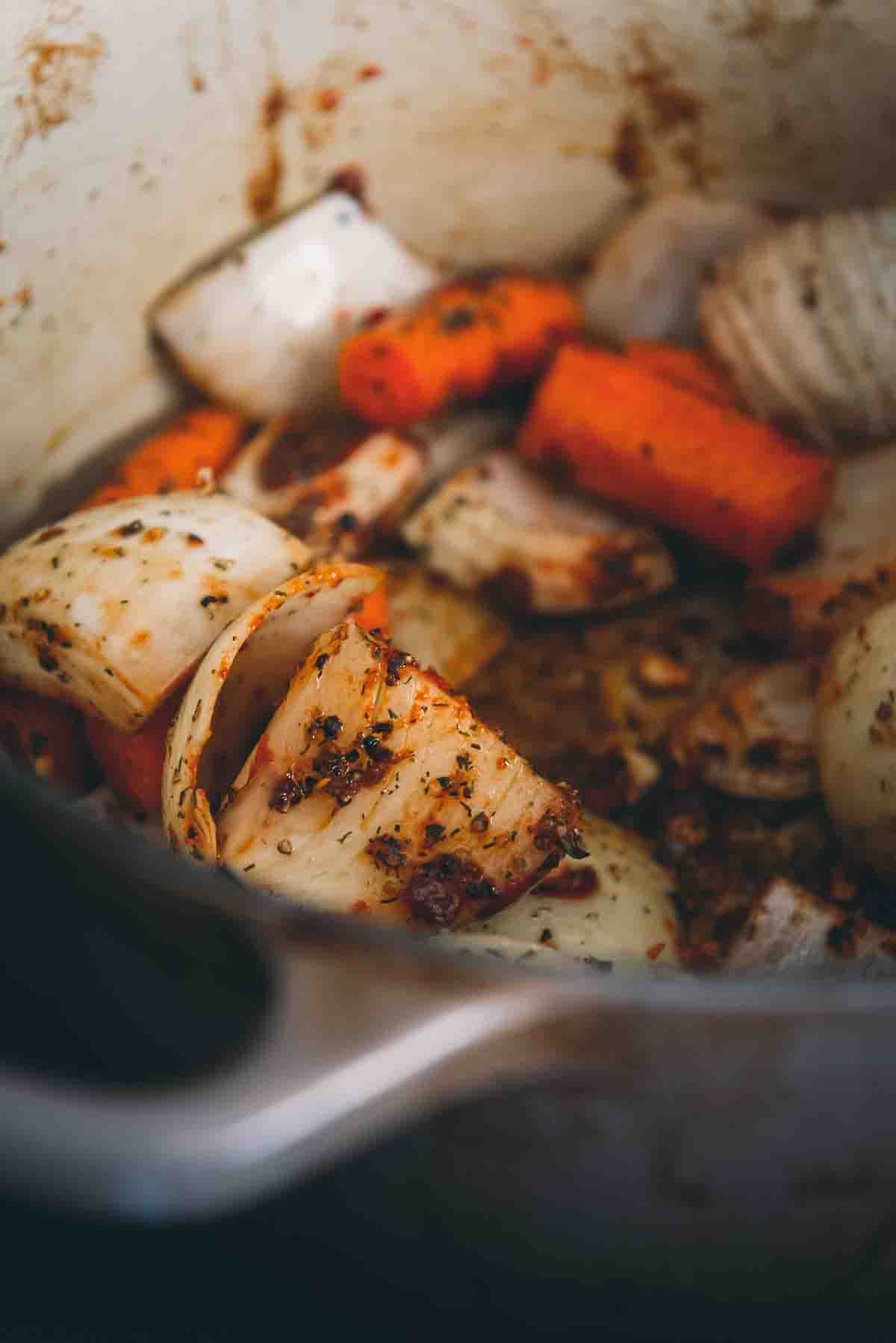 Vegetais adicionados à panela.