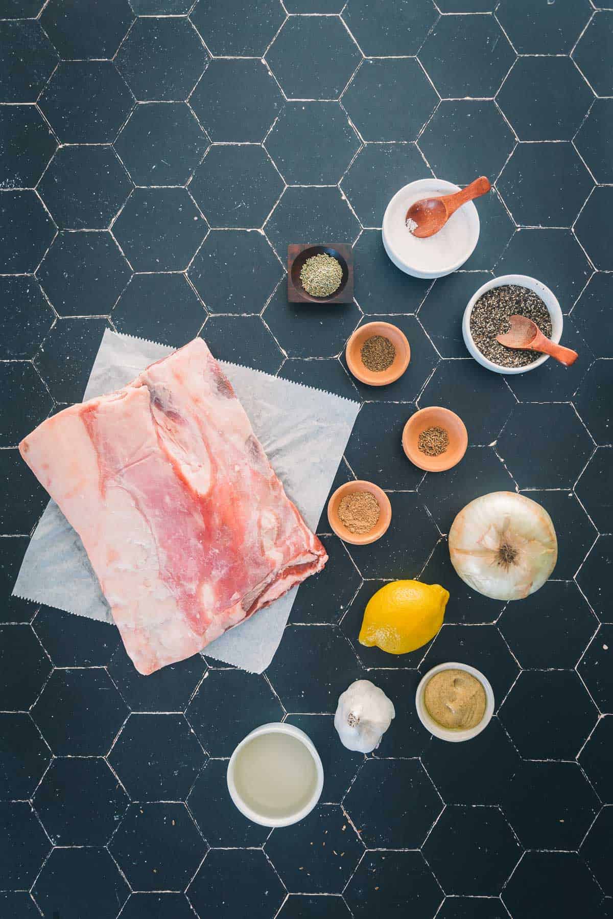 Ingredientes para costela de cordeiro.