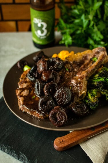 Molho fácil de vinho tinto e chalota para bifes | Kita Roberts GirlCarnivore.com