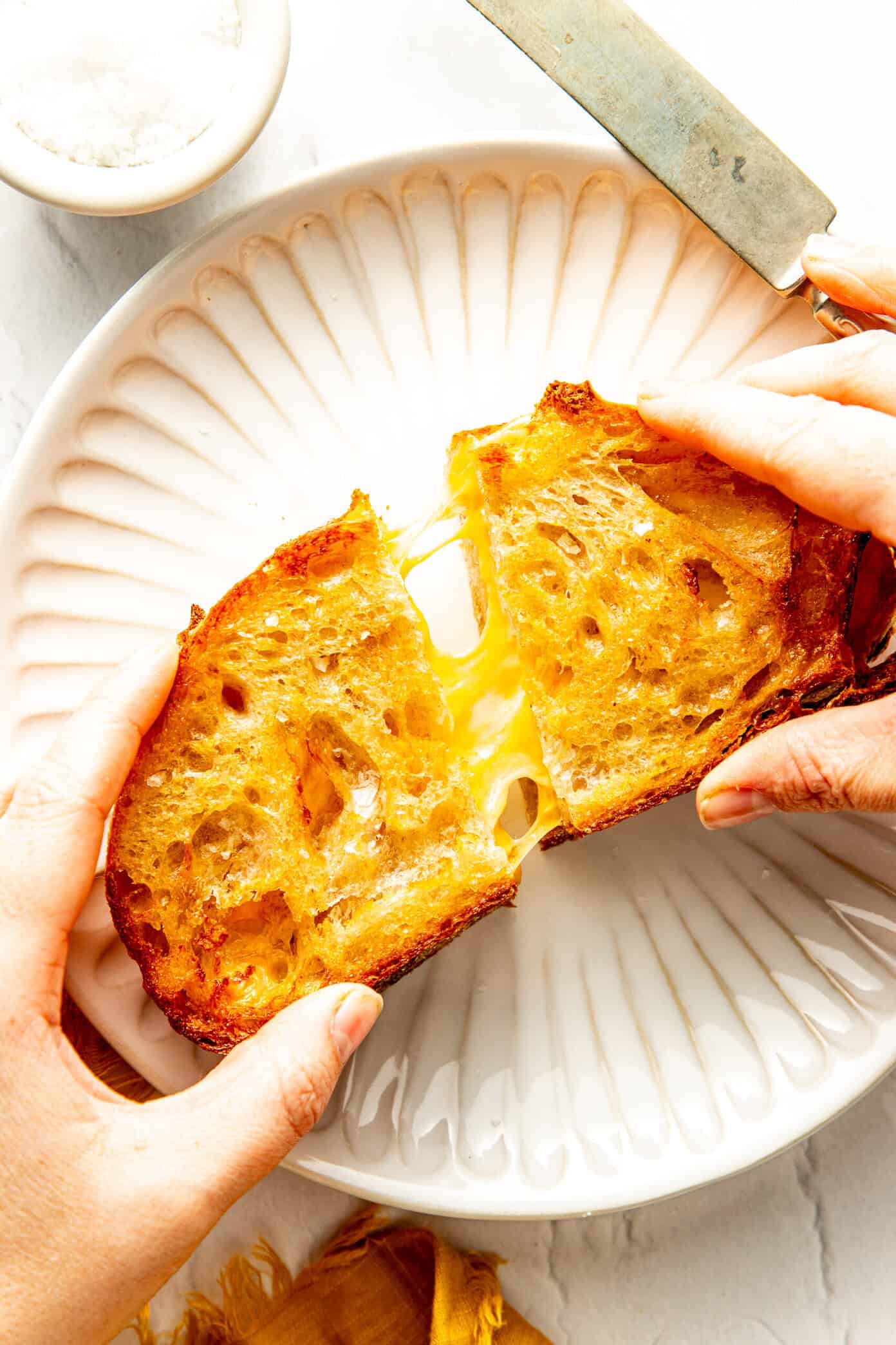 queijo grelhado na airfryer com sal marinho em flocos